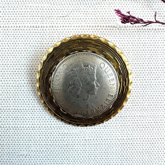 Vintage Freirich Gold-Tone Coin Brooch/Pin with Queen Elizabeth Design - Picture 1 of 5